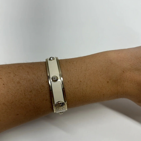 Henri Bendel Metal Bangle Bracelet Enamel Silver Tone White 3D Circle Accents OS - Picture 3 of 10